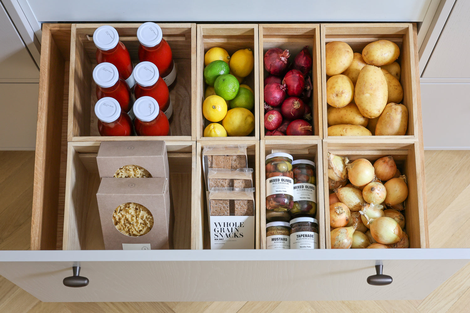 Køkkenskuffe indsats – sådan organiserer du skufferne nemt