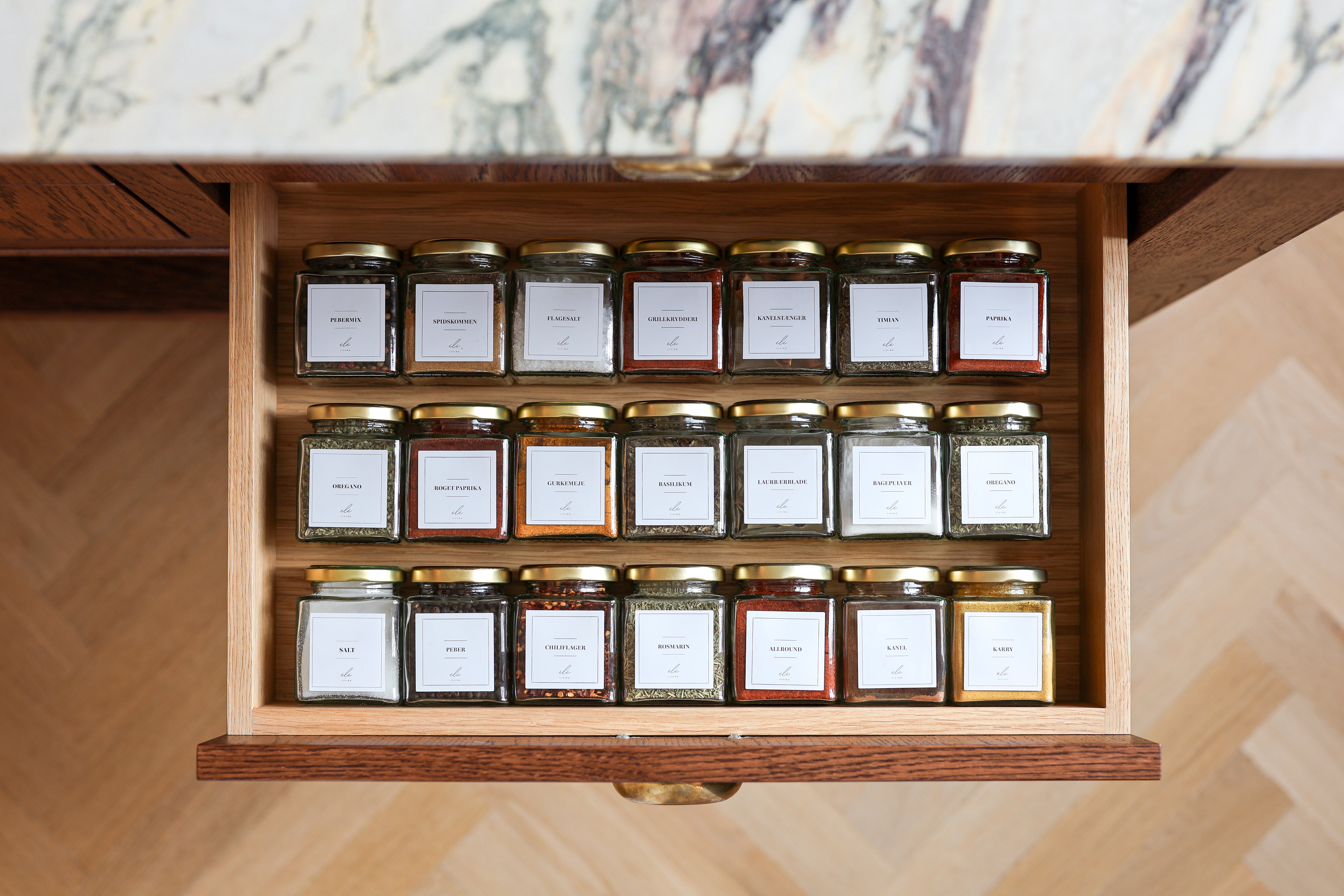 Krydderikasse - Sådan organiserer du nemt dine krydderier
