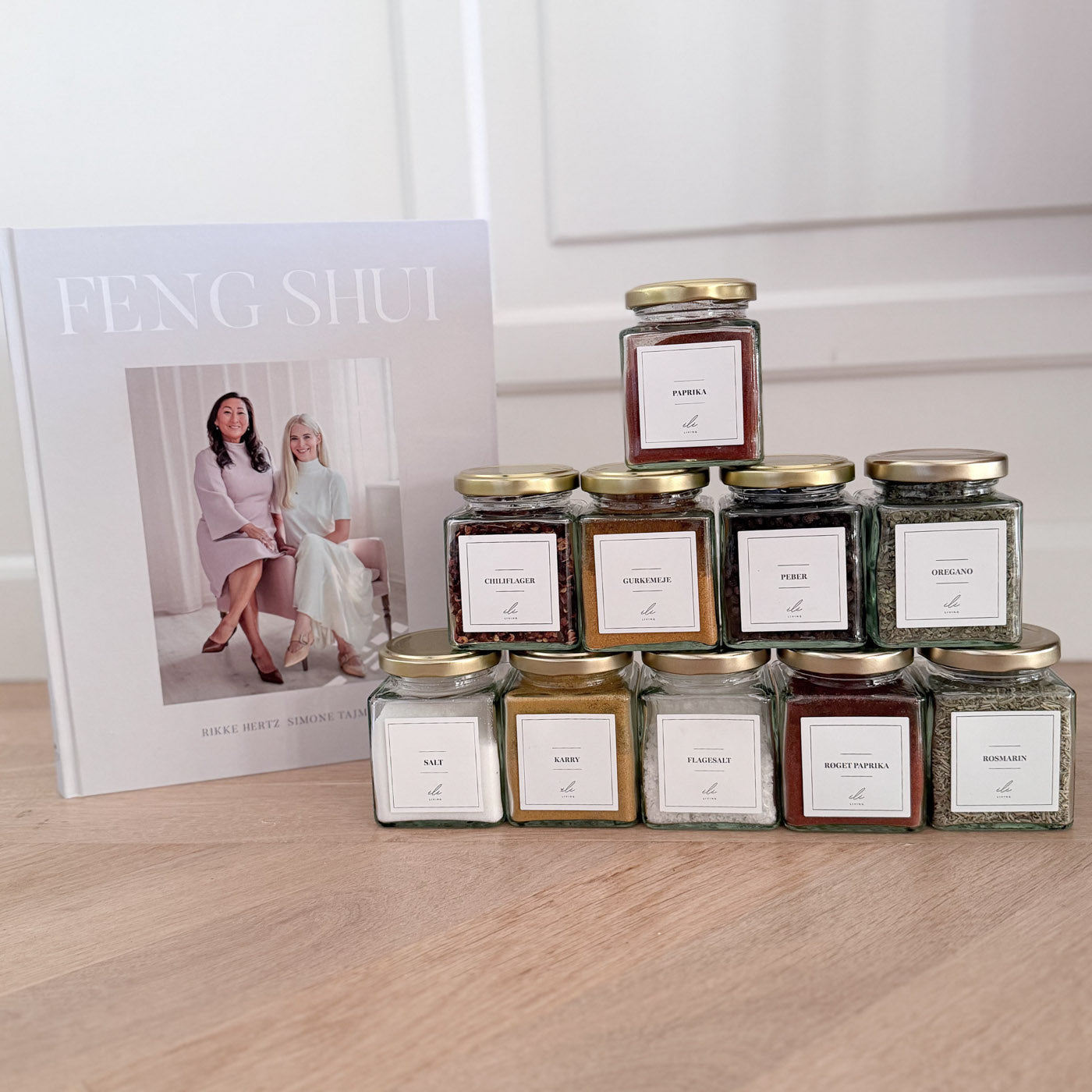 Feng Shui Gavesæt (messing låg) – Bog + 10 krydderiglas