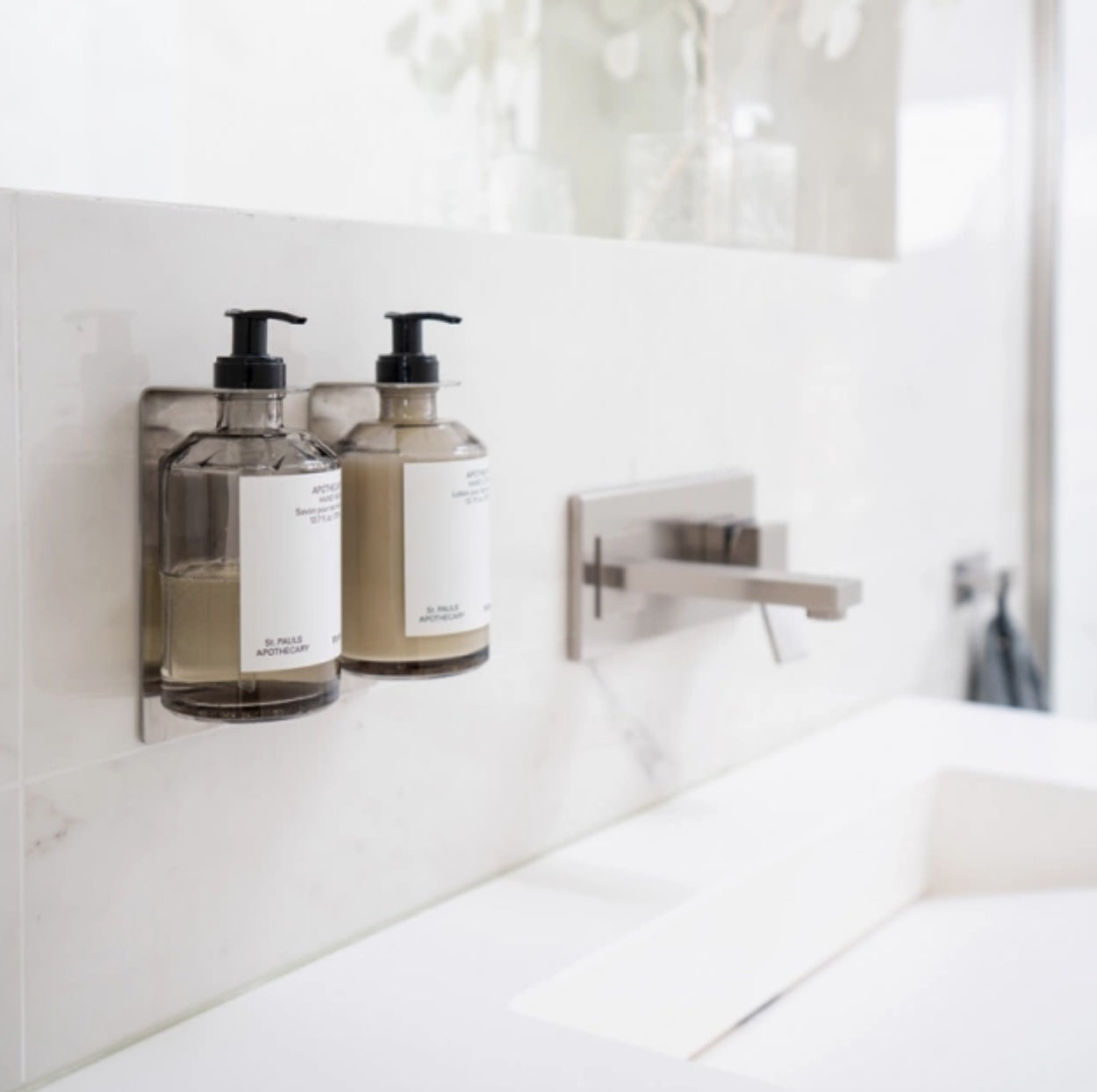 Holder til sæbedispenser i stål til badeværelse