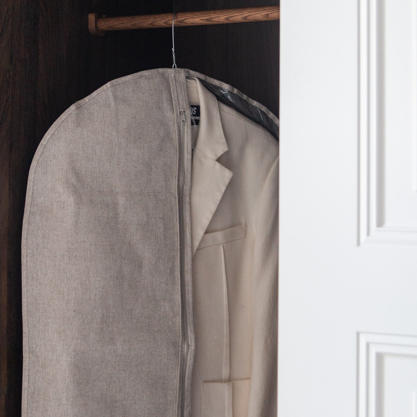 Eco-venlig dragtpose med luftgennemtrængelig funktion, sikrer dit tøj forbliver frisk