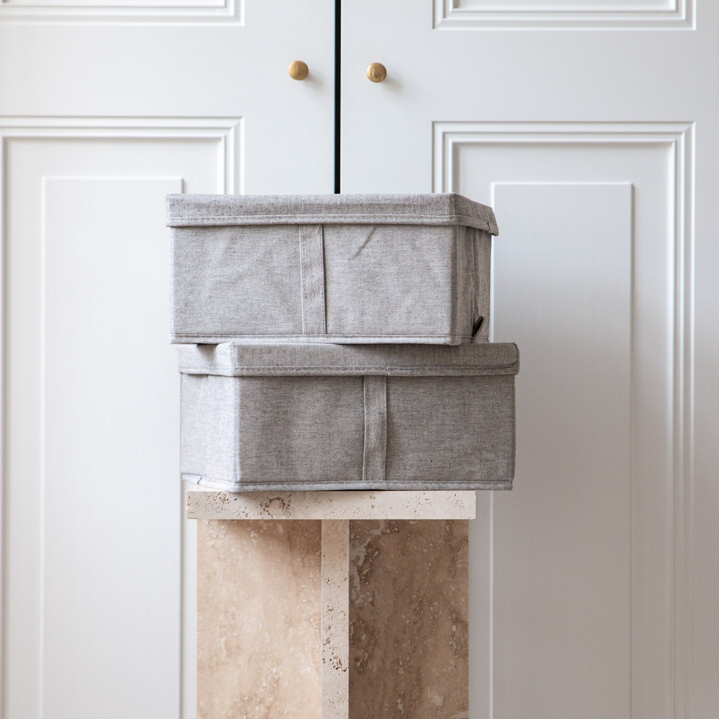 justerbar-haengende-hylde-til-køkkenet-pladsbesparende-design