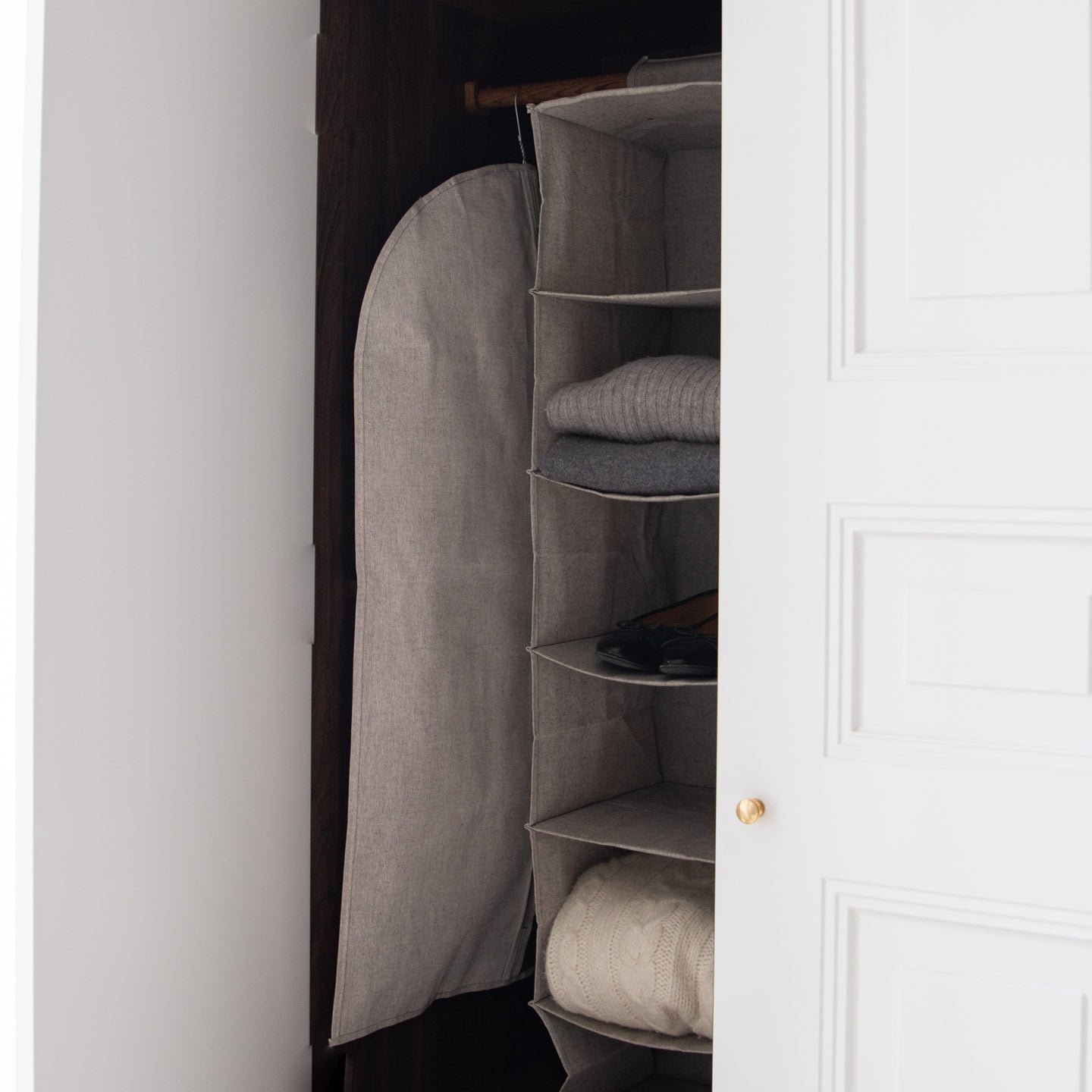 Professionel dragtpose med UV-resistent materiale for ekstra beskyttelse af kostumer