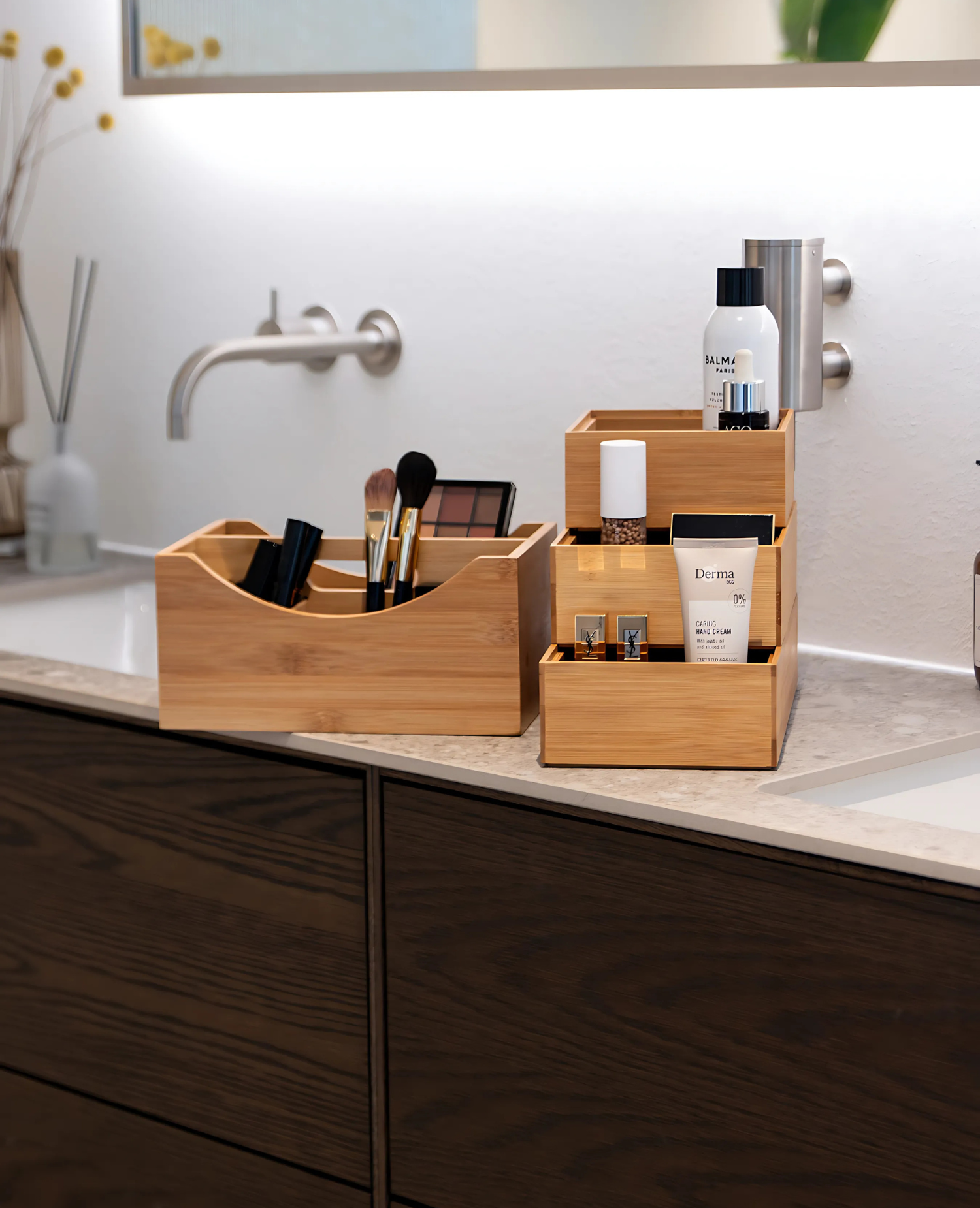 Hjørnehylde til brusekabine – vælg smart og undgå at bore