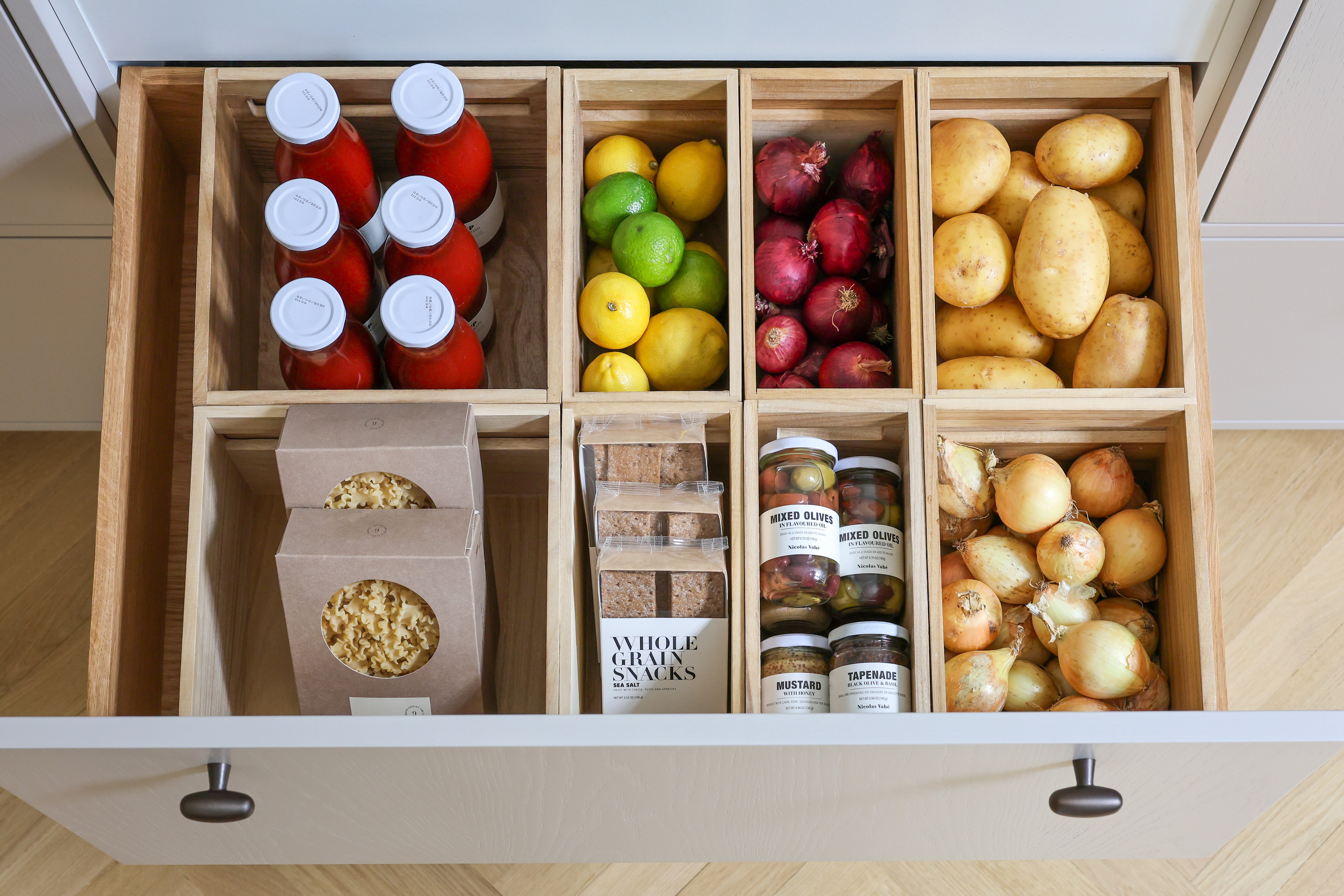 Køkkenskuffe indsats – sådan organiserer du skufferne nemt