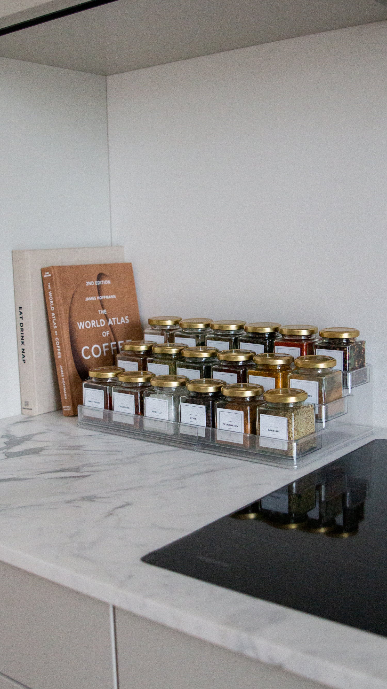 Krydderitrappe - Få nemt styr på krydderier i skab og skuffe