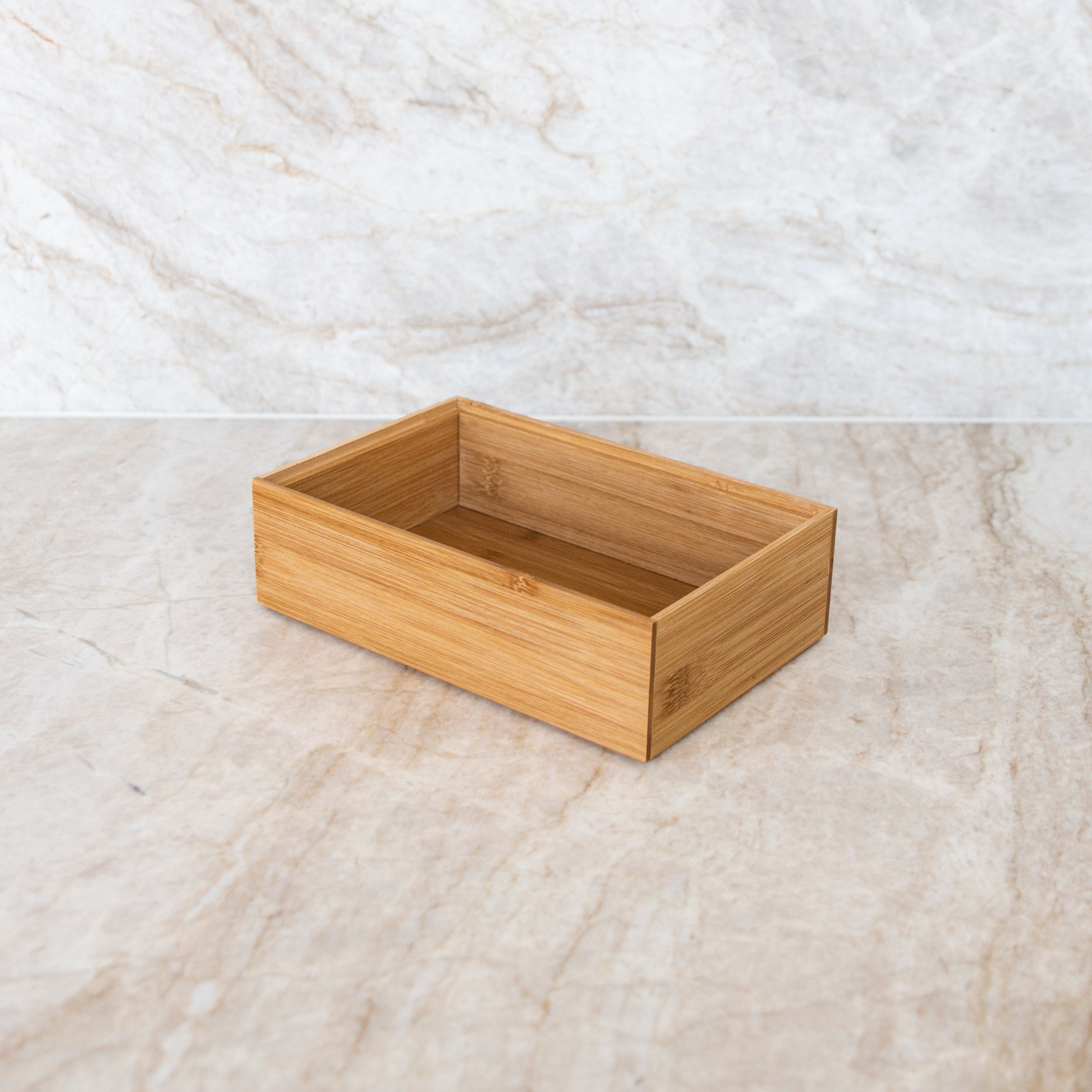 Kasse med ruminddeling – Skab ro i køkken, bad og garderobe