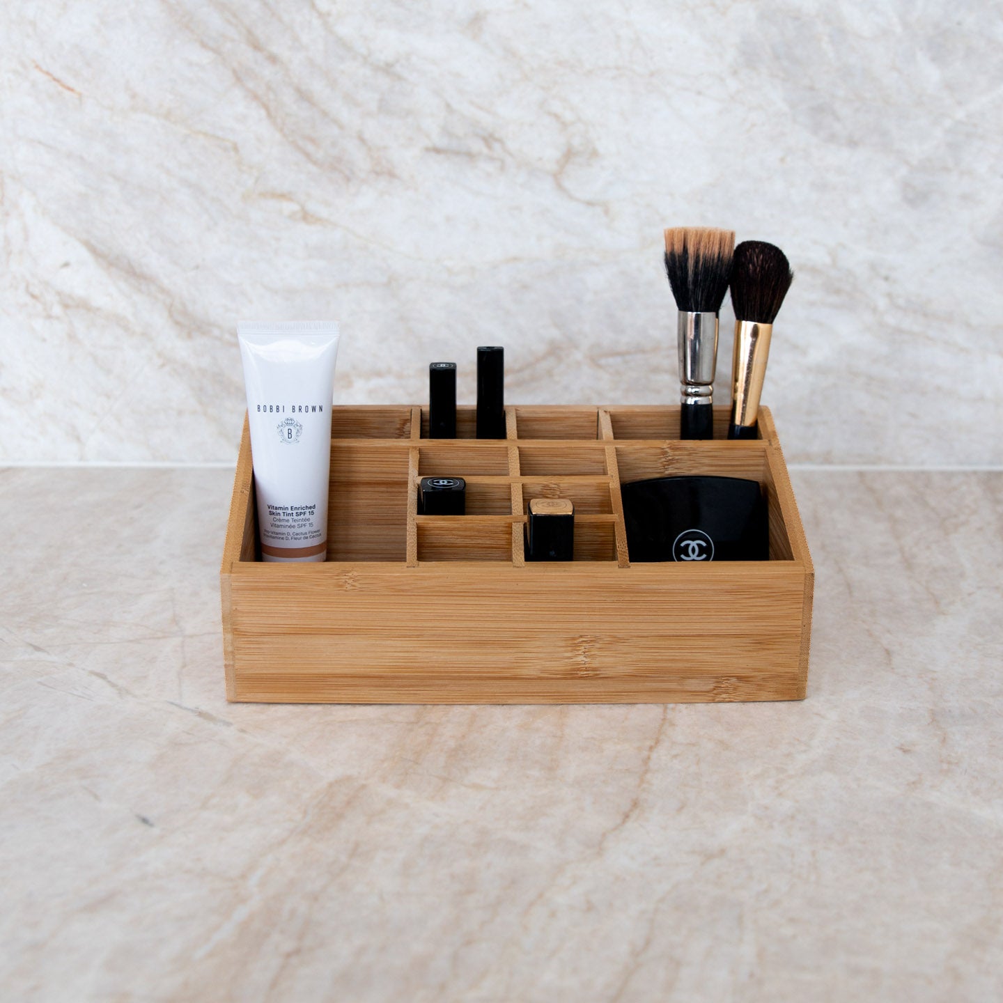 Organiser din makeup med denne elegante bambusboks